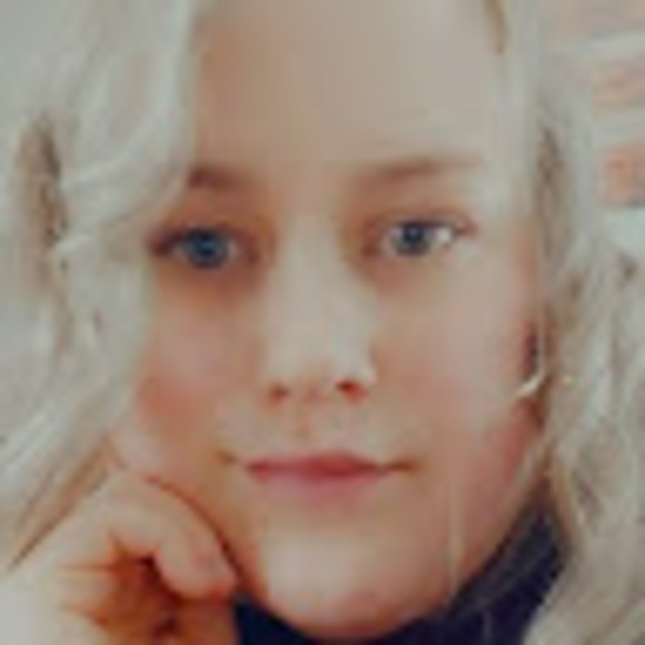 Meet your Posher, Hannah - Picture 1 of 1